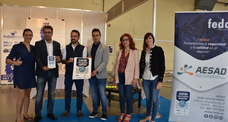 El Concejal de Deportes ha hecho entrega de los dos primeros premios que concede como "Centro Físico-Deportivo Acreditado"
