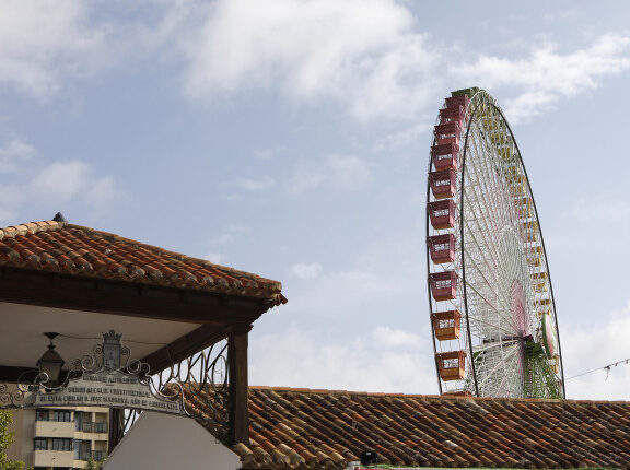 Foto del recinto ferial y la noria