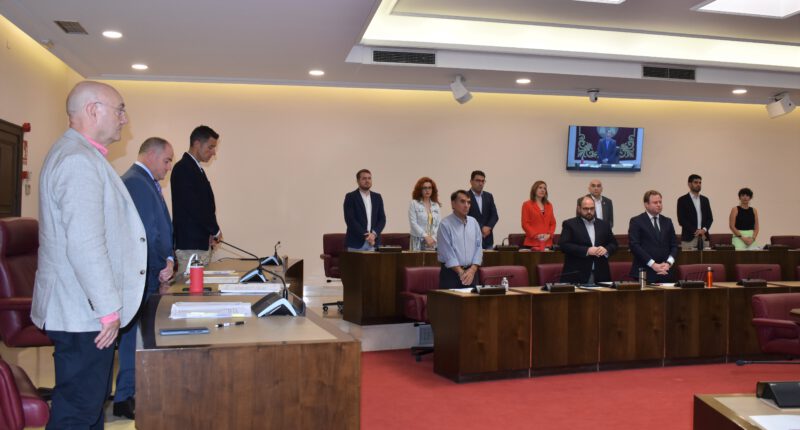 El pleno del Ayuntamiento de Albacete celebrado hoy ha comenzado con un minuto de silencio, como gesto de condena y rechazo a la violencia machista