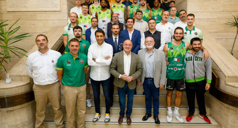 El alcalde reafirma el apoyo del Ayuntamiento al Basket Bueno Arenas Albacete, con la mejora del equipamiento del Pabellón Parque