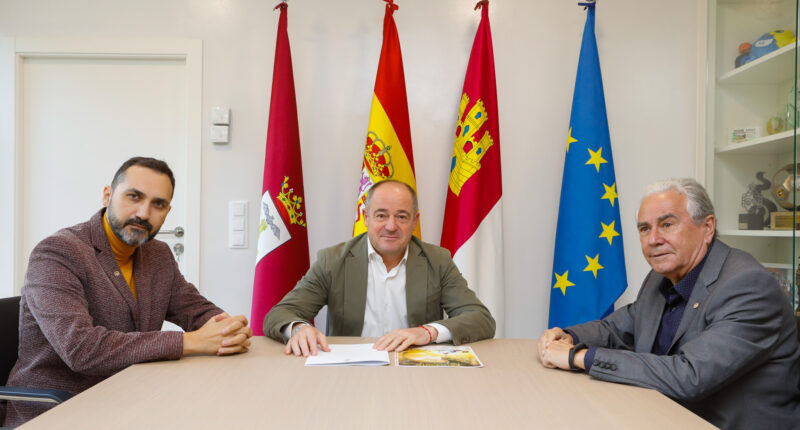 El alcalde de Albacete ha valorado el trabajo realizado por la Hermandad de Nuestra Señora del Rocío de Albacete