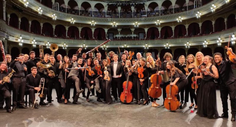 La Banda Sinfónica Municipal ofrece, junto a tres sopranos y un tenor local, un concierto de ópera y zarzuela con motivo del Día Mundial de la Ópera