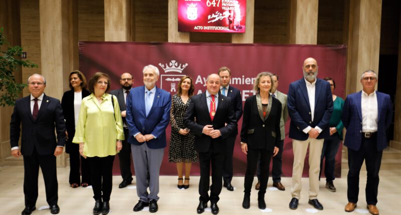 Albacete otorga cuatro distinciones individuales y dos colectivas a personas y entidades por su compromiso con la ciudad