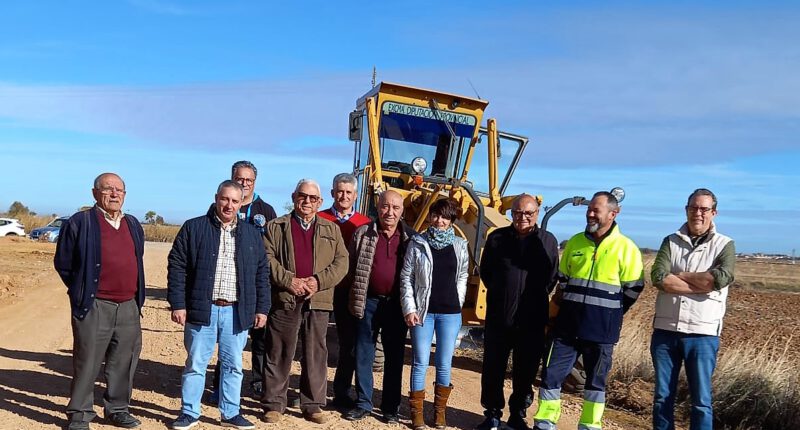 El Ayuntamiento inicia la reparación de 16 kilómetros de vías en el entorno de la pedanía de El Salobral