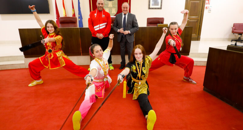 El alcalde felicita a los medallistas albaceteños del Campeonato de España de Wushu Tradicional