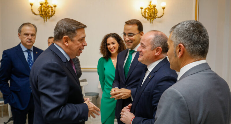 El alcalde convoca a la ministra de Agricultura a visitar Albacete en 2023 para ver Expovicaman en su 40 edición, que se celebrará en el Recinto Ferial