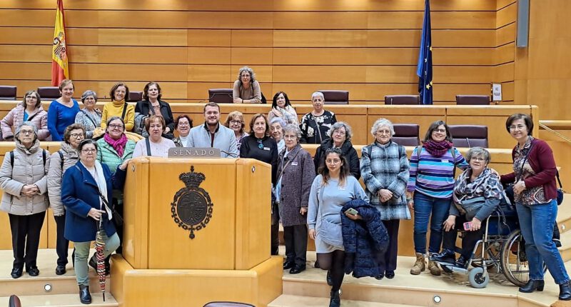 Mujeres albaceteñas visitan el Senado con la concejala de Igualdad y Participación