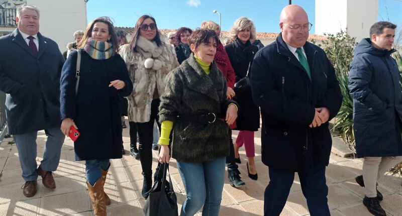 La concejala de Barrios y Pedanías, Ana Albaladejo, ha acompañado hoy a los vecinos de Aguas Nuevas, que han celebrado hoy diversos actos con motivo de San Antón.