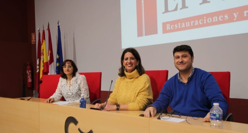 La Universidad Popular ha inaugurado esta tarde el I Ciclo de Conferencias 'Hablemos de Arte'