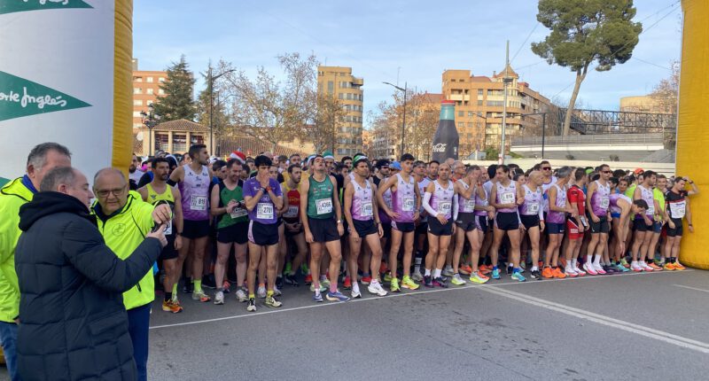 Más de 7.000 personas han participado en la tradicional carrera de San Silvestre, que este año ha puesto en marcha un recorrido con salida y llegada en el Recinto Ferial