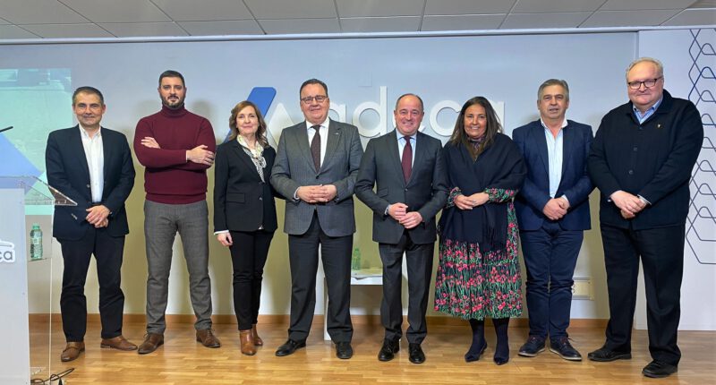 El Ayuntamiento de Albacete y ADECA se reúnen con empresarios para informar del inicio de las obras de remodelación de la calle Autovía de Campollano